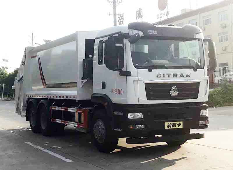 福田汕德卡壓縮式垃圾車(chē)