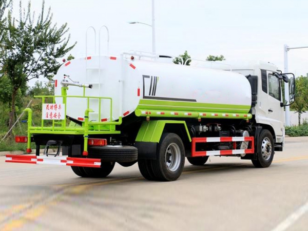 國六15方東風(fēng)天錦灑水車