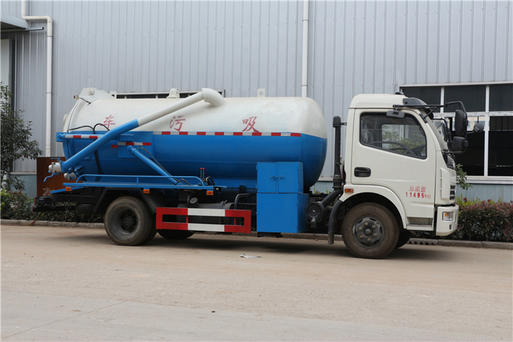 東風(fēng)多利卡5方吸污車(chē)