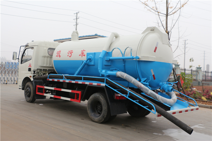 東風(fēng)多利卡5方吸污車(chē)