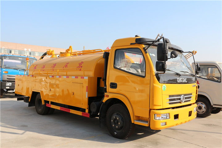 東風(fēng)多利卡9方清洗吸污車(chē)