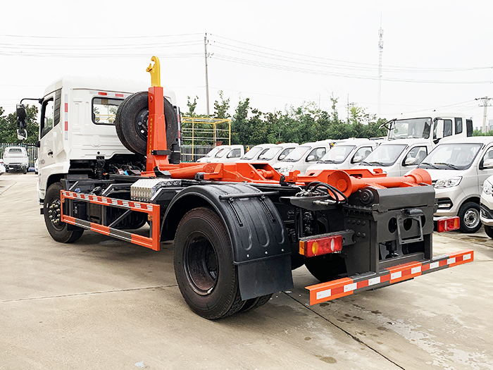 東風(fēng)天錦勾臂式垃圾車