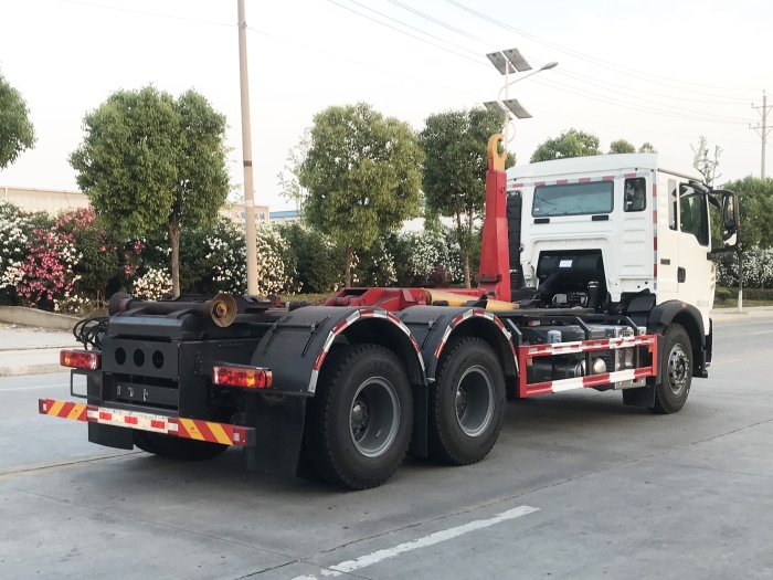 重汽豪沃勾臂式垃圾車