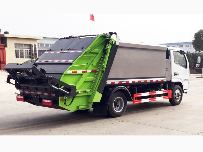 東風多利卡壓縮式垃圾車