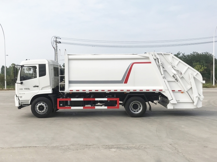 東風(fēng)天錦壓縮式垃圾車(chē)