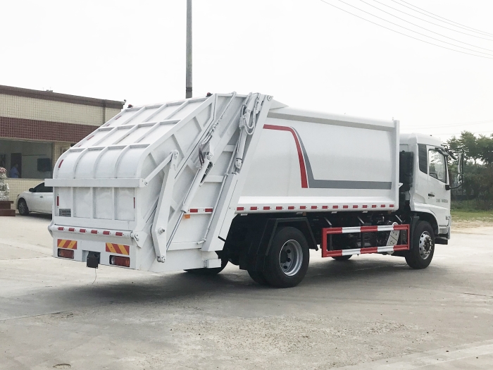 東風(fēng)天錦壓縮式垃圾車(chē)