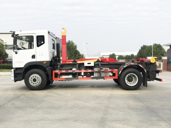 福田領(lǐng)航車廂可卸式垃圾車