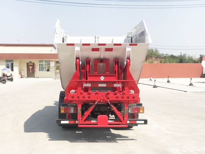 多利卡后掛桶式垃圾車