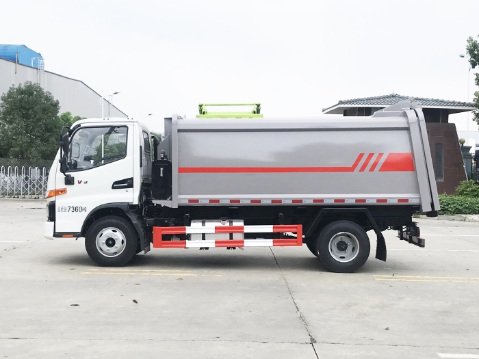 福田奧鈴側(cè)掛桶式垃圾車(chē)