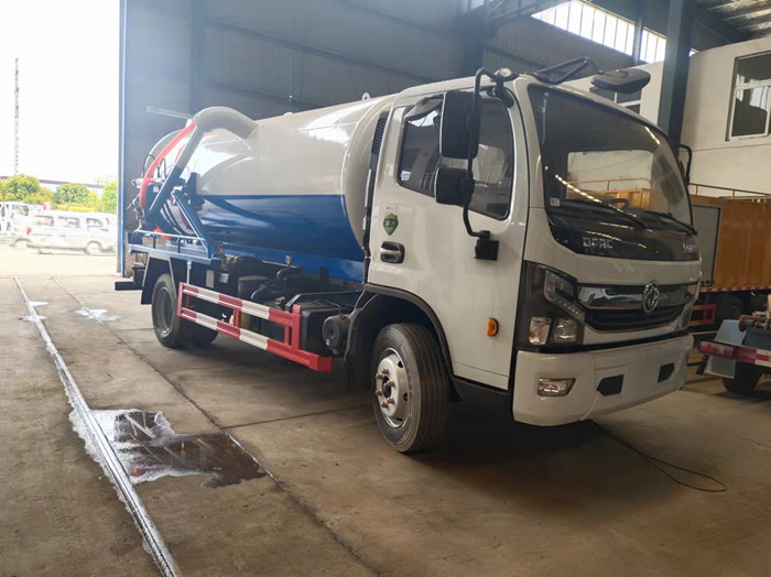 國(guó)六東風(fēng)小多利卡4.2方吸污車(chē)