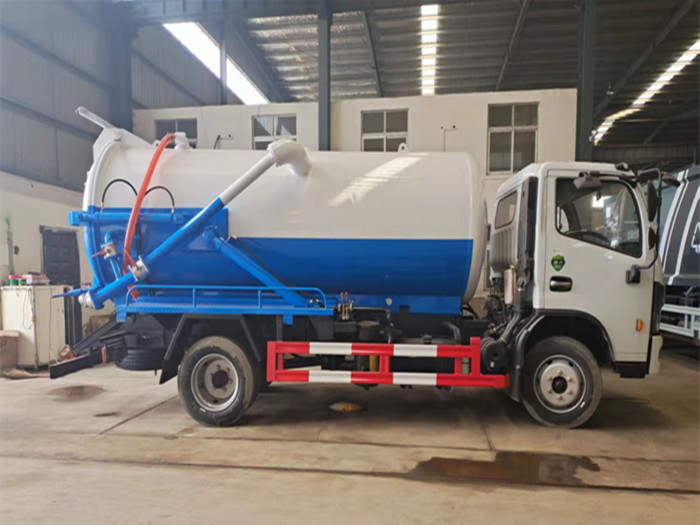 國六東風小多利卡4.2方吸污車