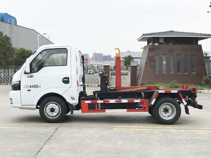 東風途逸勾臂式垃圾車