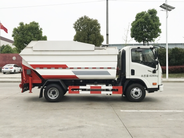 大運(yùn)自裝卸式垃圾車