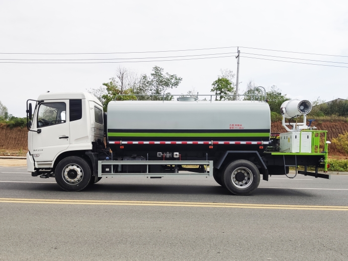 東風天錦灑水車