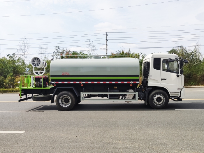 東風天錦灑水車