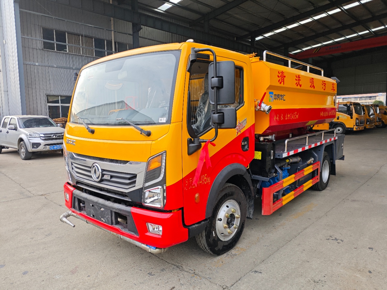 多利卡云內(nèi)160馬力清洗吸污車(chē)