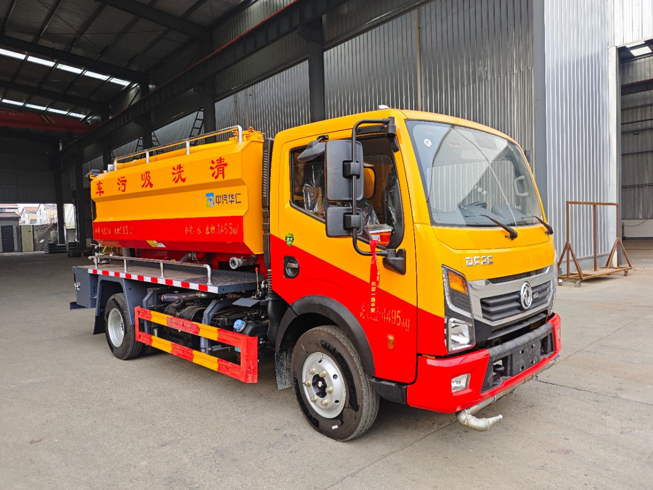 多利卡云內(nèi)160馬力清洗吸污車