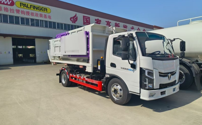 奧馳插電式混合動(dòng)力車廂可卸式垃圾車