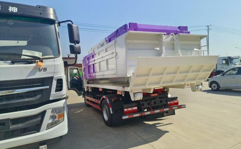 奧馳插電式混合動(dòng)力車廂可卸式垃圾車