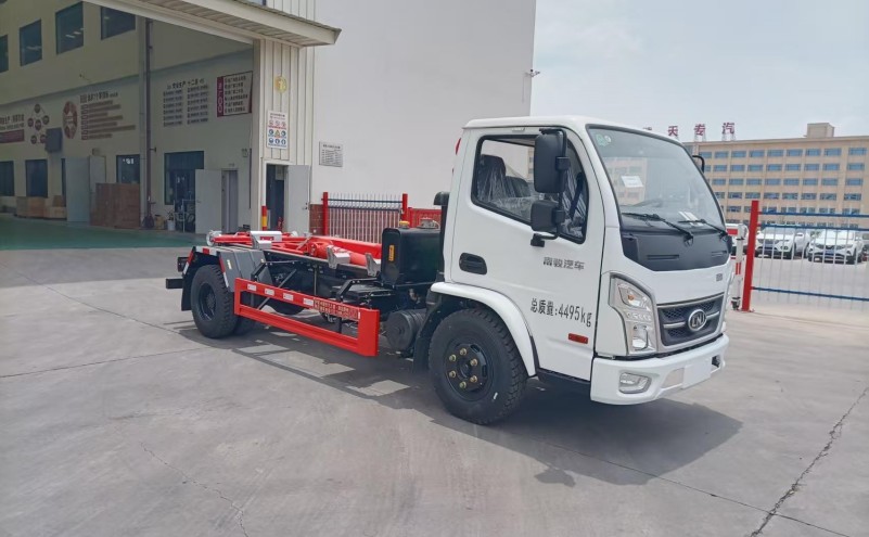 南駿170馬力勾臂垃圾車(chē)