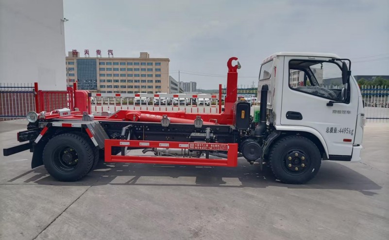 南駿170馬力勾臂垃圾車(chē)