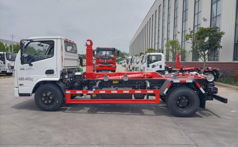 南駿170馬力勾臂垃圾車(chē)